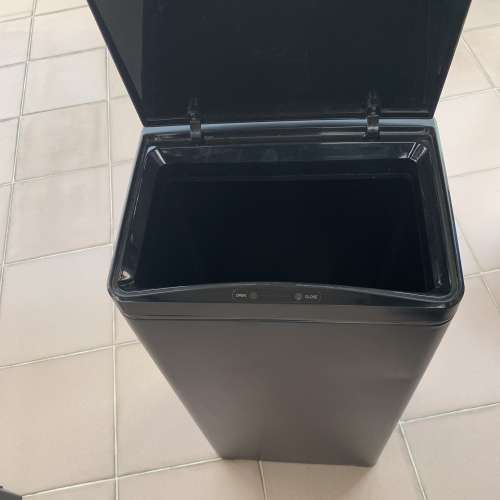 自動感應垃圾筒