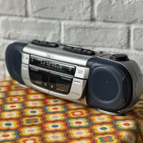 出售 Sanyo手提cassette機一部，型號 m-xw360df，收音靈敏正常，2邊cassette正常，...