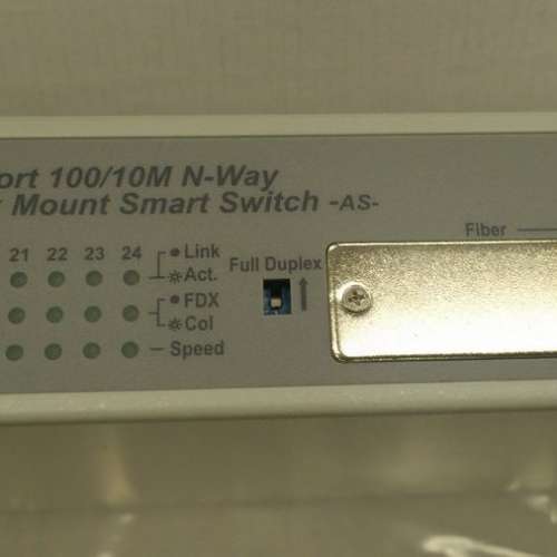 搬家清屋-24 PORTS 10/100M (帶VLAN) SWITCHING HUB - 1