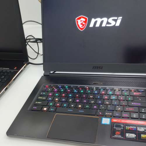 新淨獨顯超輕薄MSI GS65 Thin 8RE MS-16Q2, 彩色幻彩RGB鍵盤15.6吋144Hz, i7-8750H...