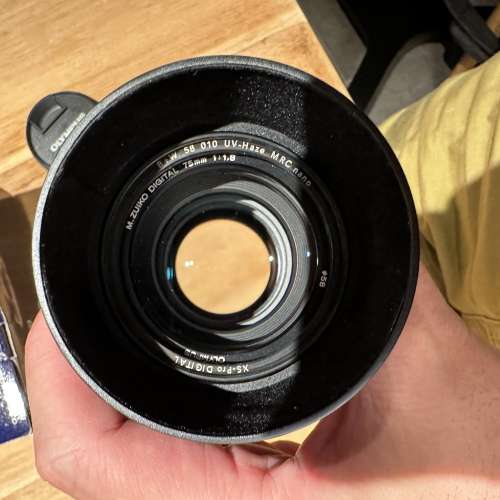 Olympus 75 1.8 水貨