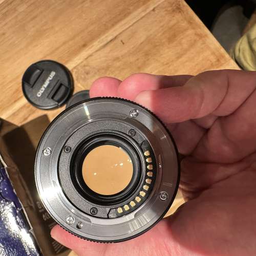 Olympus 75 1.8 水貨