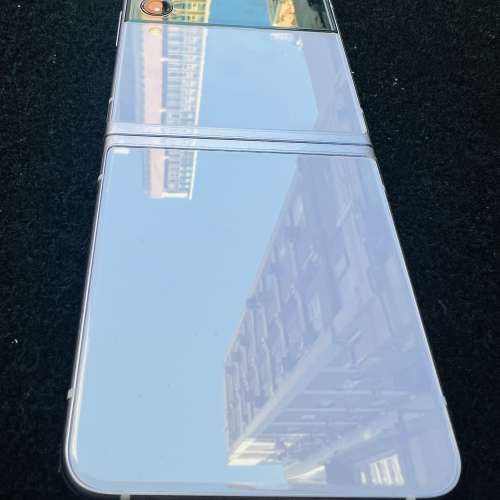 Nearly new, Samsung Galaxy Z Flip 3 5G with 256GB storage purchased from Fortres