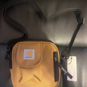 Carhartt Essential bag 斜揹袋