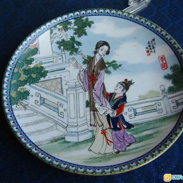 景德鎮首批陶瓷美術家趙惠民手繪限量燒制瓷盤  紅樓夢十二金釵 -- 李紈 及 巧姐
