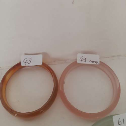 清理存貨平售，一手八隻瑪瑙手鐲共售300元。no.A17.3.24