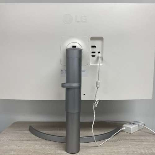 LG 31.5'' UltraFine™ 4K Mon 高清顯示器 ( LG 32UN550-W )