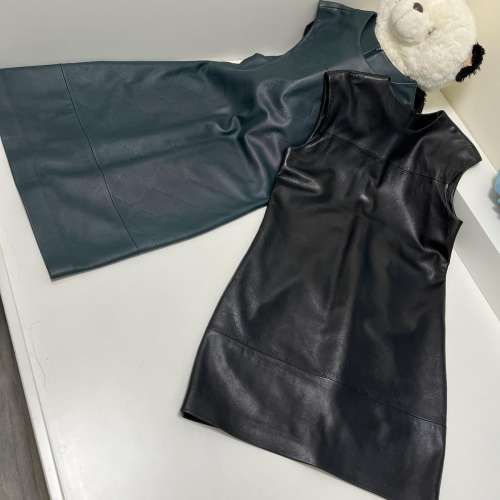 Longchamp 經典羊仔皮裙兩條(一條$2000,兩條$3500)