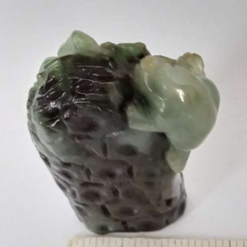 翡翠A玉，約2.5x1x05寸如意福鼠擺件，四面立體雕刻，款式獨特，收藏佳品。no.B.2.3.24