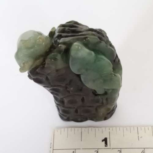 翡翠A玉，約2.5x1x05寸如意福鼠擺件，四面立體雕刻，款式獨特，收藏佳品。no.B.2.3.24