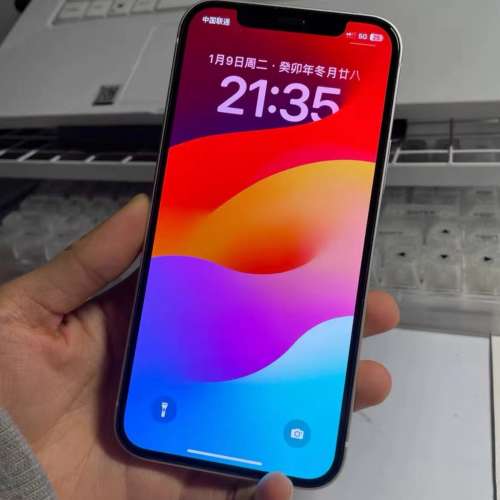 iphone 12 256G 99% new ， 電池效能85 %，電池還非常耐用。