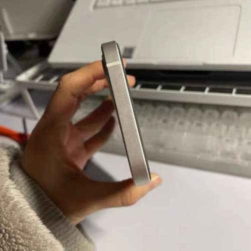 iphone 12 256G 99% new ， 電池效能85 %，電池還非常耐用。