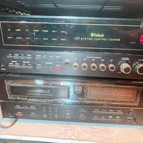 McIntosh C37,  MC7300, 有些綠燈不着。 B&W802 S2  7至8成新  一切正常。MCD7007壞...