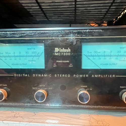 McIntosh C37,  MC7300, 有些綠燈不着。 B&W802 S2  7至8成新  一切正常。MCD7007壞...