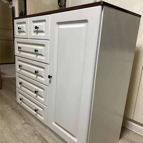 全新的客廳家用櫃桶櫃