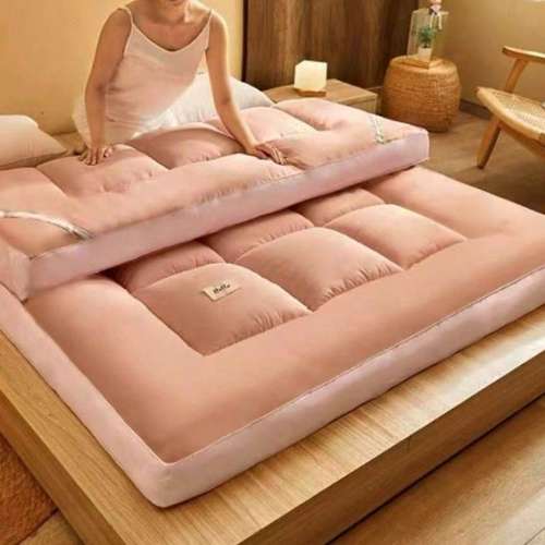 因疫情原因，無心經營，倉庫全清，現有一批床墊，虧本處理，銅板價出售！！