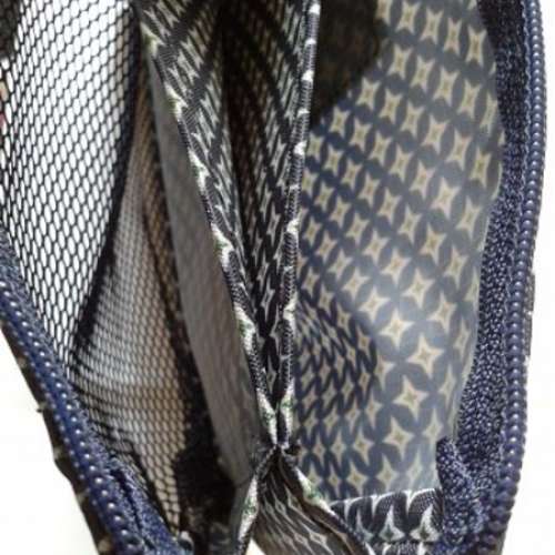 輕便小拉鍊袋，質料好，圖案獨特。