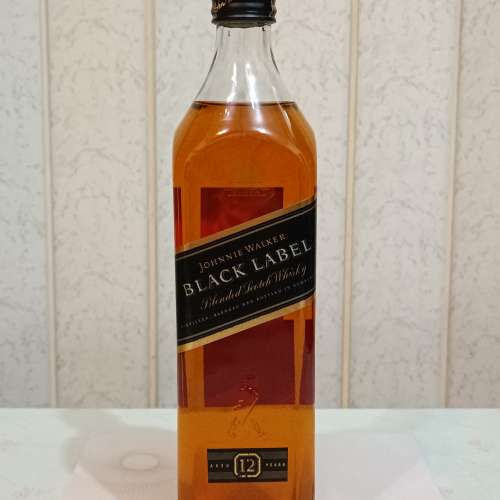 JOHNNIE WALKER BLACK LABEL 黑牌威士忌 700ml（收藏超過20年以上）