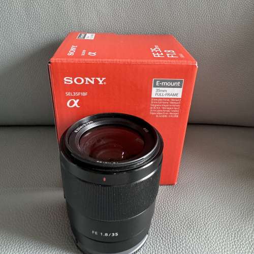 Sony FE 35 f/1.8 len