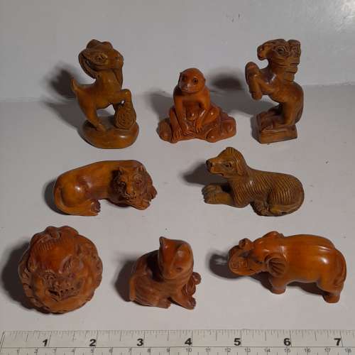 清理舊存貨平售，一手八隻名貴黃楊木擺件如照片顯示，雕工精細，收藏佳品。八隻共...