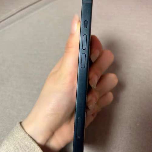 Apple iPhone 13 256GB  5G 功能全部正常運作，電池效能88 %，電池良好，已貼貴價玻...