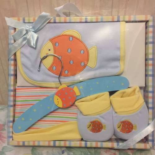 Baby Gift Box Set for Newborns FISH NEW 全新嬰兒套裝