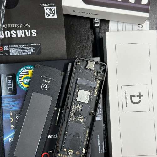 Samsung 990PRO m.2 + Dockcase + silicone case