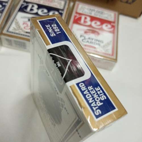 出售 全新 美國(蜜蜂啤派)紅色，藍色