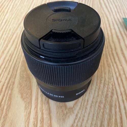 sigma 56mm 1:1.4 dc dn鏡頭一枚（for Sony E mount）