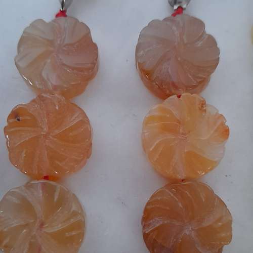 雕花瑪瑙/黃玉頸鏈,16/18mm圓/紐型 連焊口波仔扣長約十八寸。如照片顯示。單條380元...