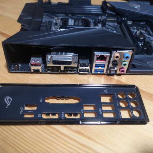 (新淨) Asus ROG STRX Z370-F GAMING主板跟原裝背板 (運作正常 已更新Bios 3004)