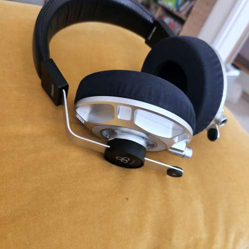 final D8000 連原廠跟機耳機架+ 兩線