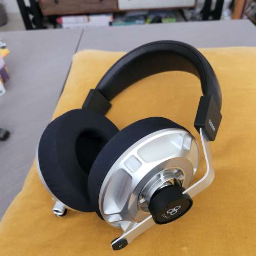 final D8000 連原廠跟機耳機架+ 兩線