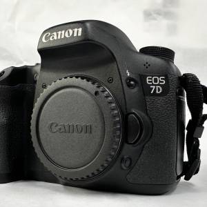 Canon 7D Body 70%新 ＋ 副廠直度手把