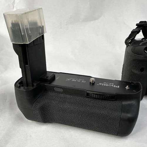 Canon 7D Body 70%新 ＋ 副廠直度手把