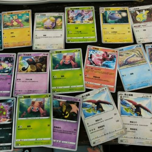 緊急滑板金卡 095/066 ,月月熊 ex 052/066,一堆pokémon卡和人物卡