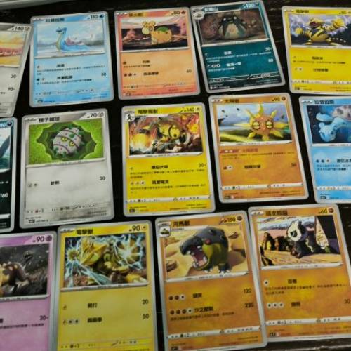 緊急滑板金卡 095/066 ,月月熊 ex 052/066,一堆pokémon卡和人物卡