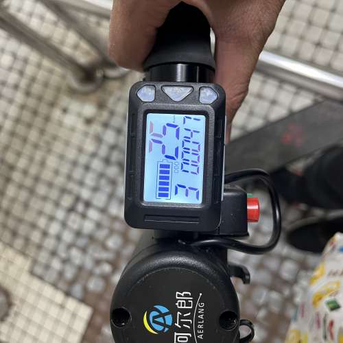 阿爾郎電動滑板車 外觀新淨，只係行左40幾公里 平路速度20公里左右 葵涌試車