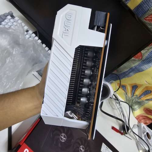 Ausu Amd radeon Rx 7600 DUAL V2 8gb OC 非行