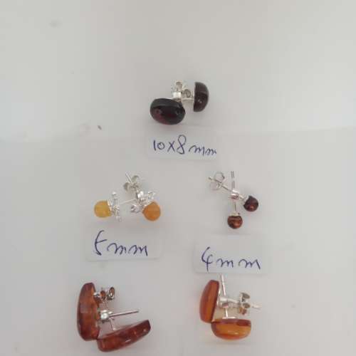 一手七對天然歐洲進口琥珀純銀耳環，共售350元，單一對120元。no.B27.3.24