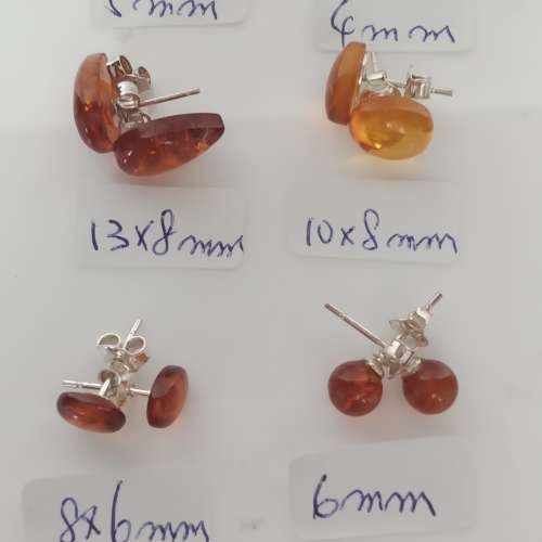 一手七對天然歐洲進口琥珀純銀耳環，共售350元，單一對120元。no.B27.3.24