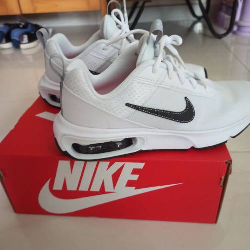 Brand new Nike Air Max size 38.5