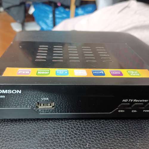 THOMSON TMS-889 高清機頂盒，9成新，有少花，接收正常，淨機，沒有其他配件。
