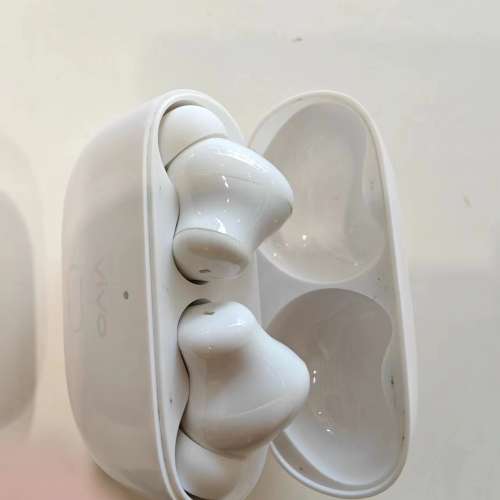 2* VIVO TWS 2 + REMAX COZYBUDS W18