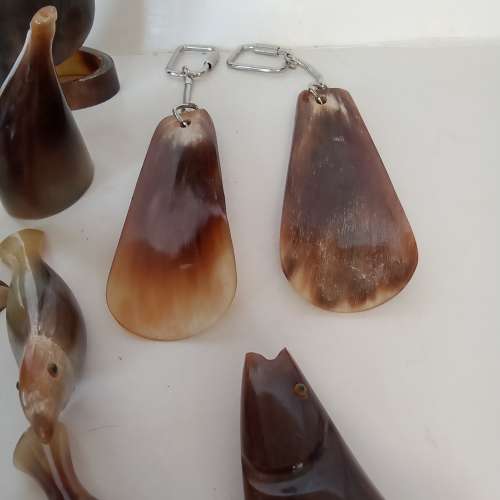 清理舊存貨平售，一手12件牛骨雕刻小擺件部分可以做吊件用，共售330元，no.R30.3.24