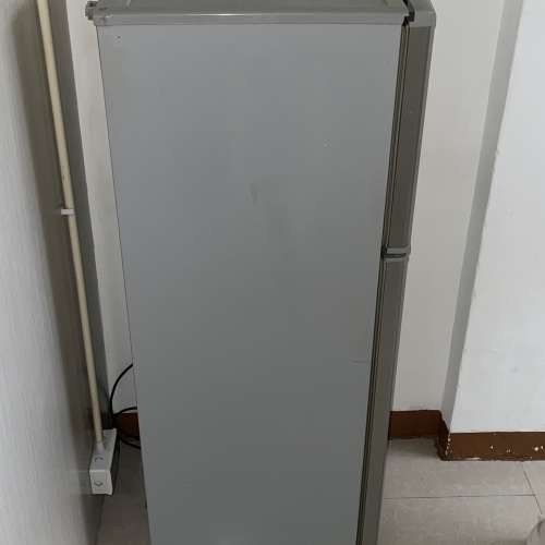 特平Whirlpool雪櫃一個