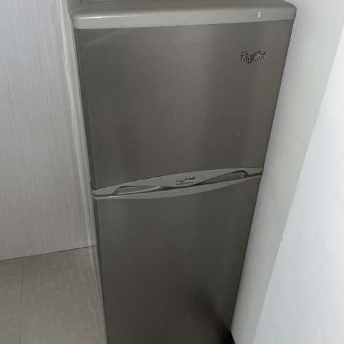 特平Whirlpool雪櫃一個
