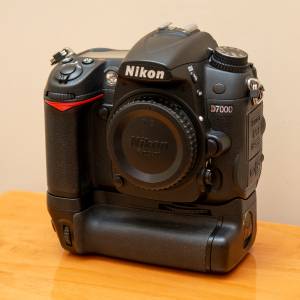 Nikon D7000 + 原廠直倒MB-D11