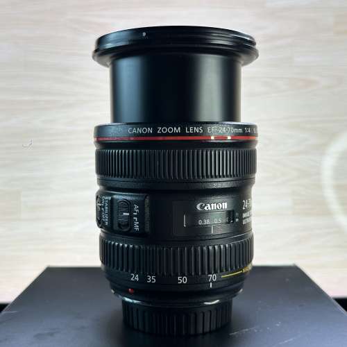 Canon EF 24-70mm f/4L IS USM (連遮光罩)