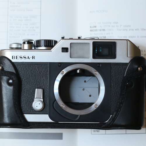 Voigtlander Bessa-R Full-Frame Film Camera - Light Meter, Leather Half Pouch